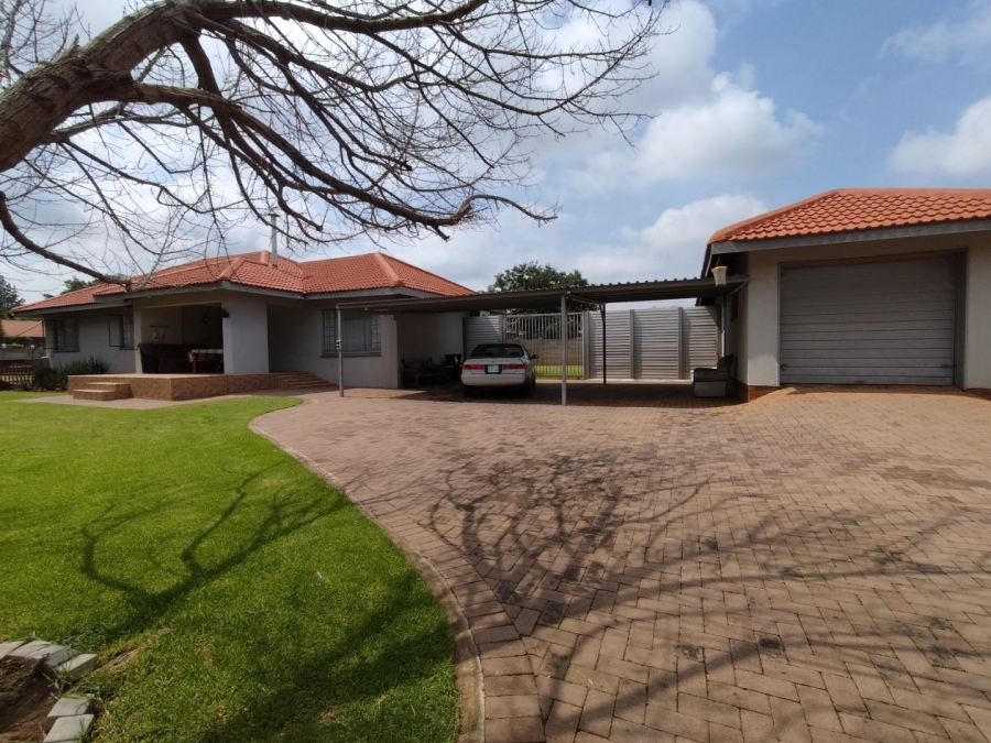 3 Bedroom Property for Sale in Vaalpark Free State